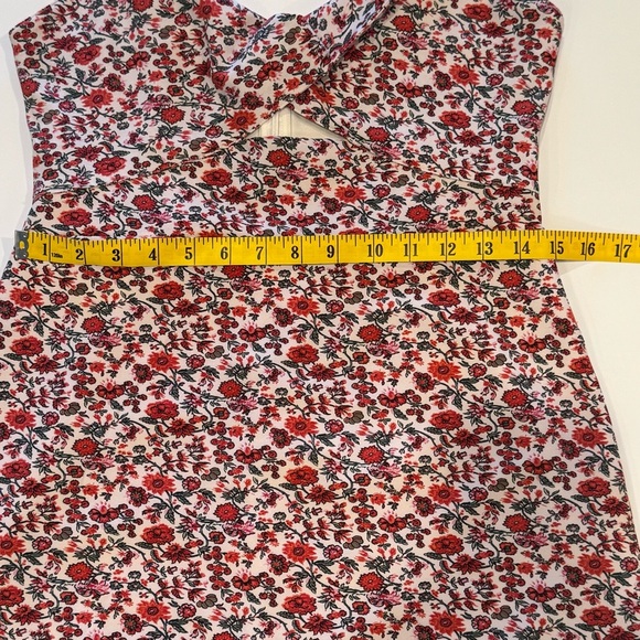 NWT Abercrombie & Fitch Twist-Front Cutout Mini Floral Dress Size Medium - Picture 15 of 16